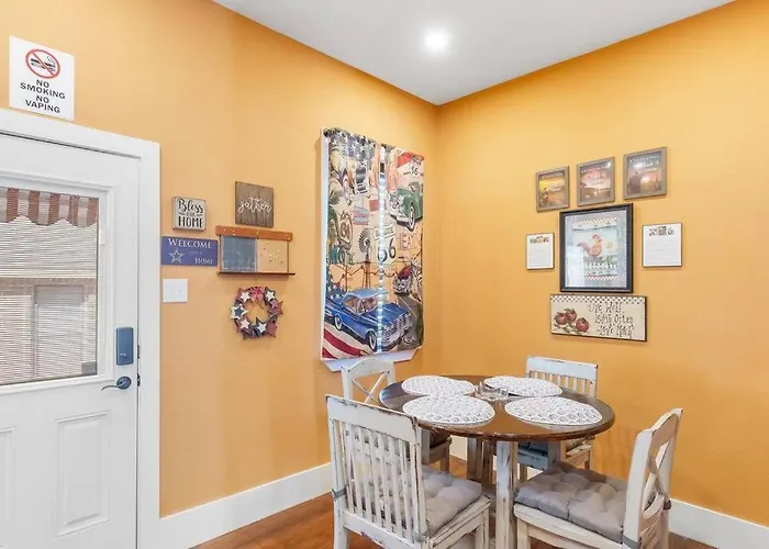 Holiday home Stockyards Patriot Outpost - Sleeps 8 - Just 3/4 Miles Fort Worth