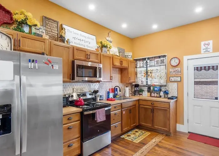 Stockyards Patriot Outpost - Sleeps 8 - Just 3/4 Miles Fort Worth