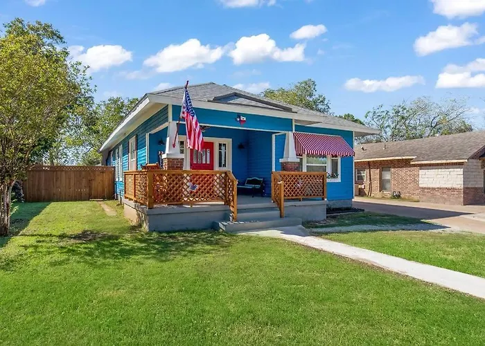 Holiday home Stockyards Patriot Outpost - Sleeps 8 - Just 3/4 Miles *