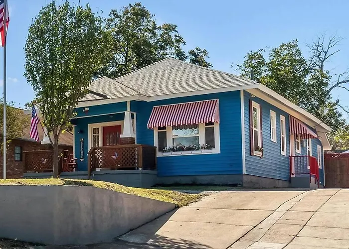 Holiday home Stockyards Patriot Outpost - Sleeps 8 - Just 3/4 Miles
