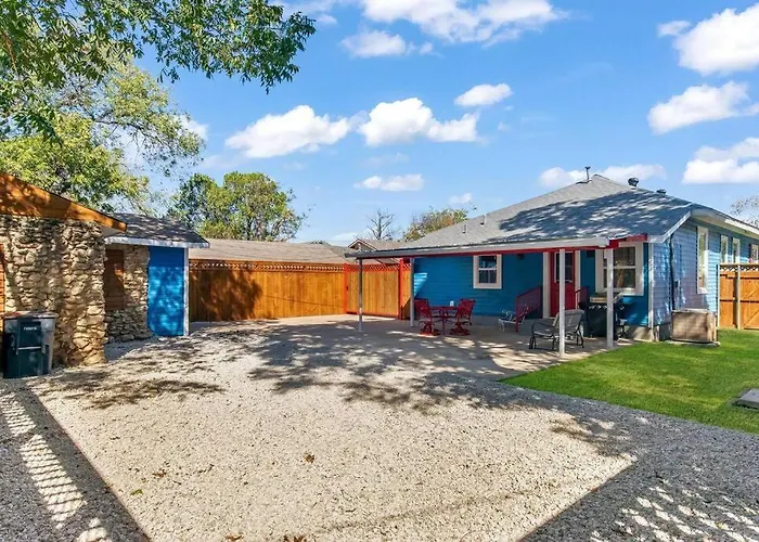 Stockyards Patriot Outpost - Sleeps 8 - Just 3/4 Miles Fort Worth