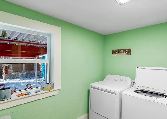 Holiday home Stockyards Patriot Outpost - Sleeps 8 - Just 3/4 Miles *