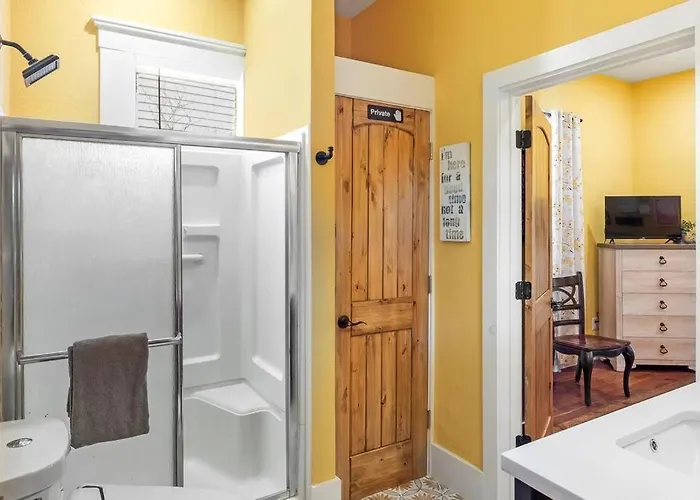 Holiday home Stockyards Patriot Outpost - Sleeps 8 - Just 3/4 Miles