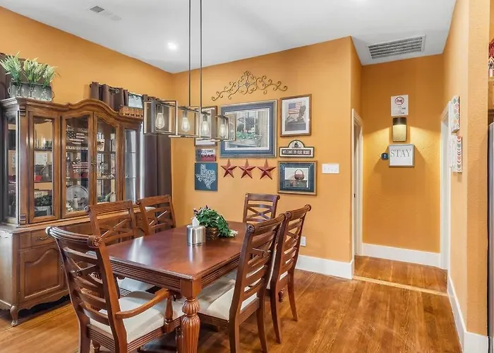 Holiday home Stockyards Patriot Outpost - Sleeps 8 - Just 3/4 Miles Fort Worth