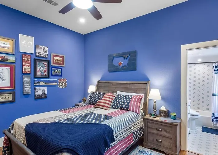 Holiday home Stockyards Patriot Outpost - Sleeps 8 - Just 3/4 Miles